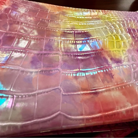💐5/$25 Jen & Co Tie Dye Faux Alligator Crossbody Bag Wristlet NWT Rainbow Colors - Picture 4 of 14